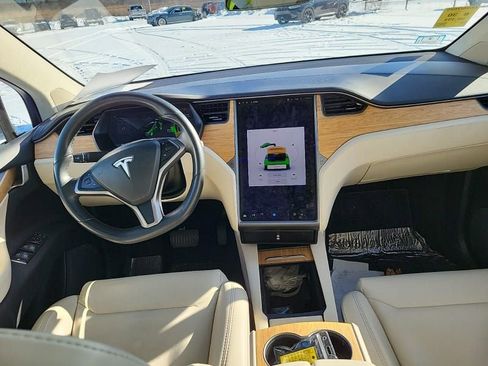 Used 2018 Tesla Model X 75D image 5