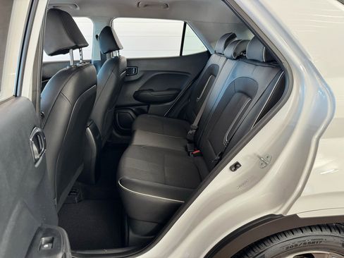 Used 2022 Hyundai Venue Limited image 25