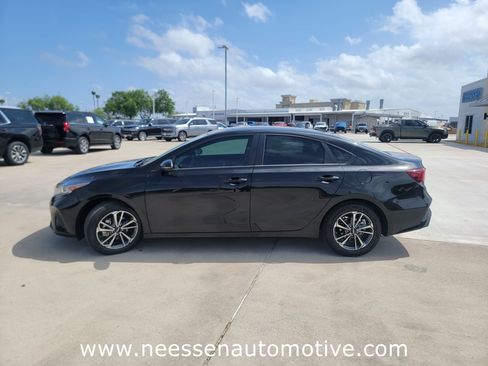 Used 2023 Kia Forte LXS w/ LXS Technology Package image 4