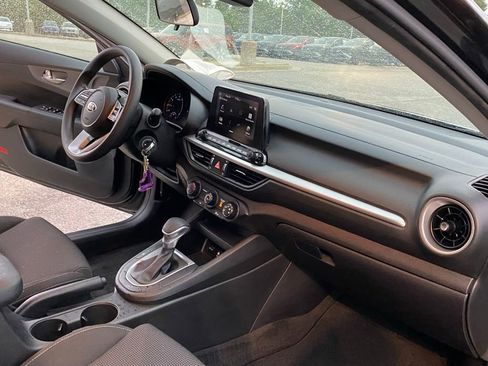 Used 2020 Kia Forte LXS FWD image 28