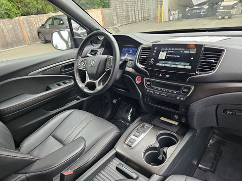 Used 2023 Honda Passport TrailSport image 10