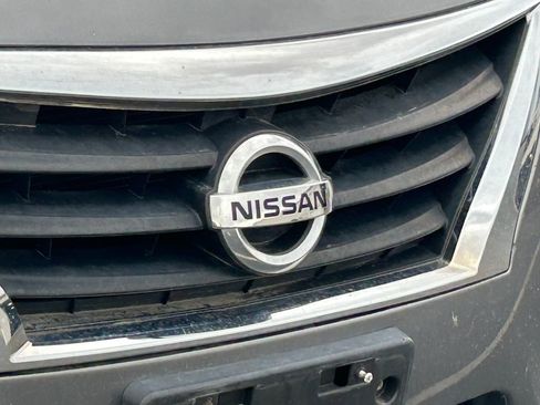 Used 2016 Nissan Versa S FWD image 8
