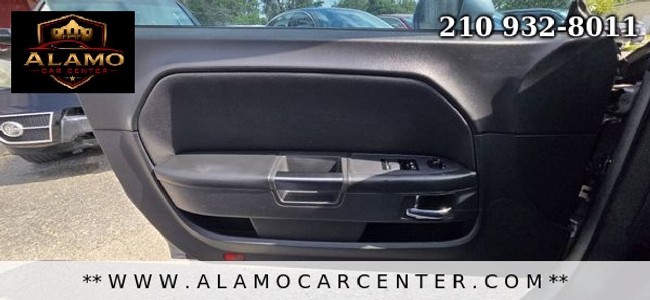 Used 2014 Dodge Challenger SXT RWD image 33