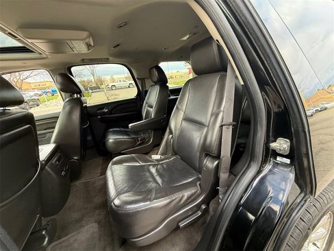 Used 2011 GMC Yukon Denali image 38