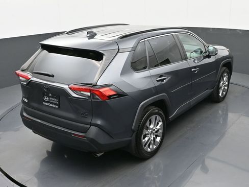 Used 2021 Toyota RAV4 XLE Premium image 37