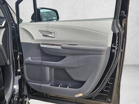 Used 2024 Toyota Sienna XLE FWD image 10