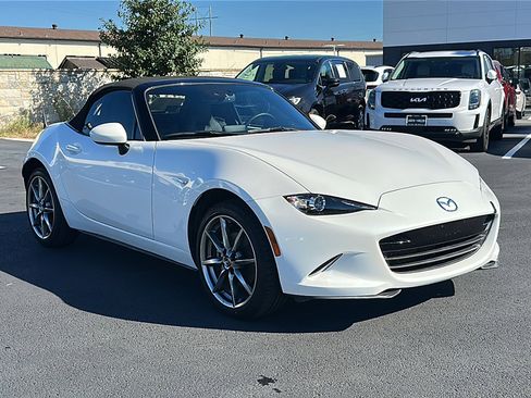 Used 2022 MAZDA MX-5 Miata Grand Touring w/ Weather Package image 10