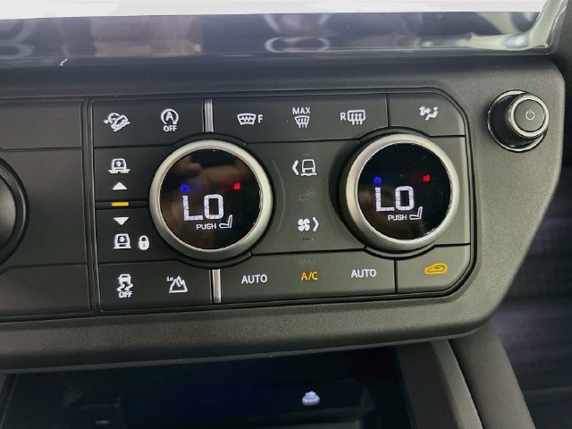 New 2026 Land Rover Defender 110 X-Dynamic SE AWD/4WD image 16