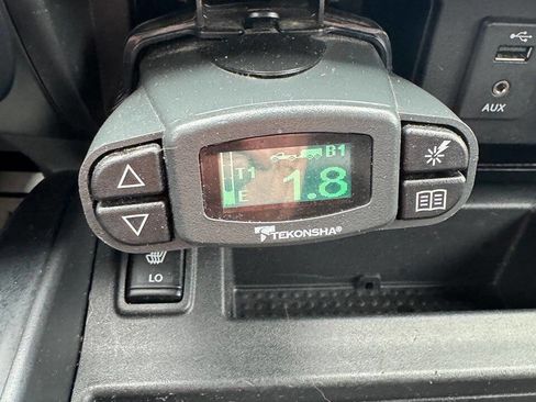 Used 2018 Nissan Titan SV w/ SV Convenience Package AWD/4WD image 19