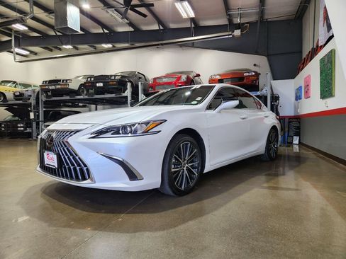 Used 2023 Lexus ES 300h image 7