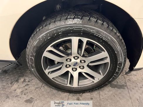 Used 2024 Ford Expedition XLT AWD/4WD image 15