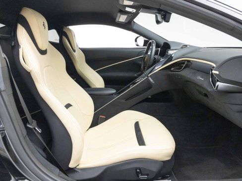 Used 2022 Ferrari Roma image 18