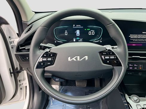 Certified 2024 Kia Niro EX image 10