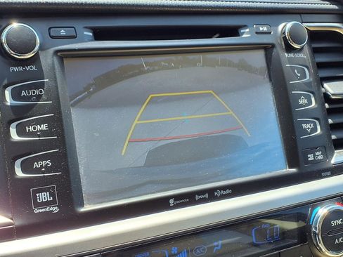 Used 2016 Toyota Highlander Limited FWD image 12