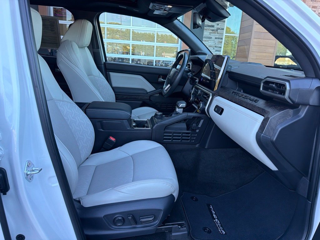 Used 2024 Toyota Tacoma Limited w/ Limited Package (LT) AWD/4WD image 17