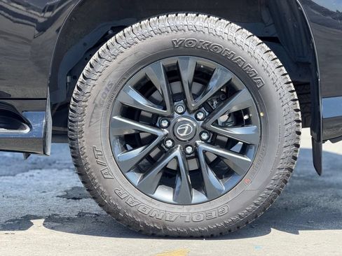 Used 2022 Lexus GX 460 Premium w/ Premium Package AWD/4WD image 2