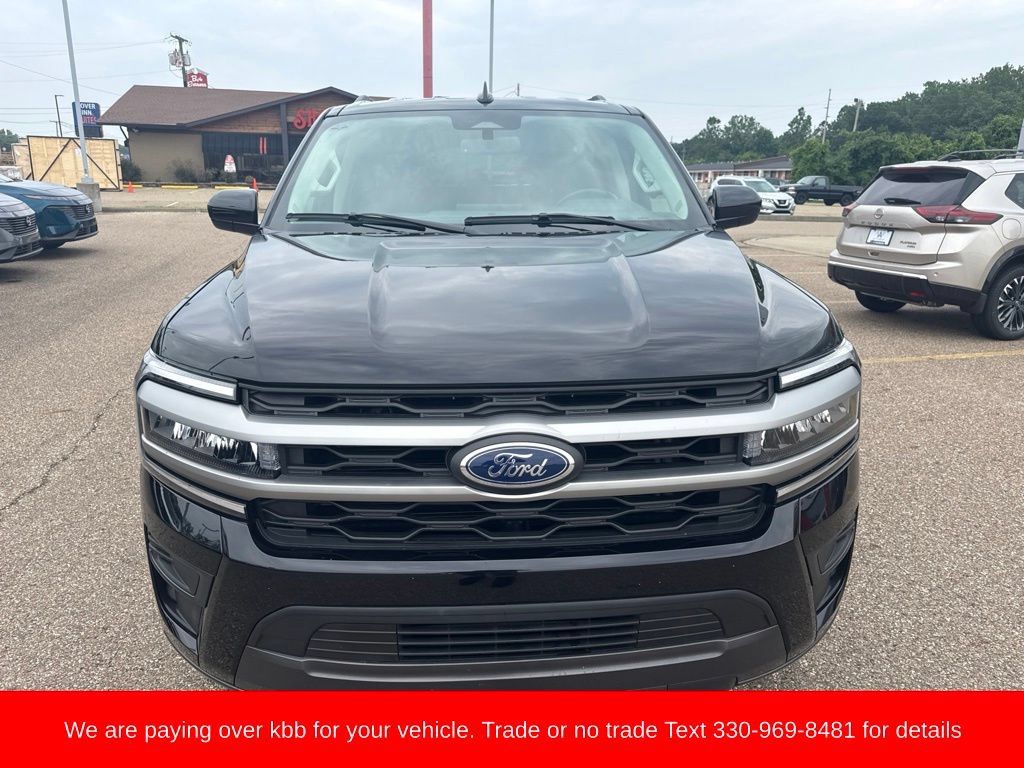 Used 2024 Ford Expedition XLT AWD/4WD image 3