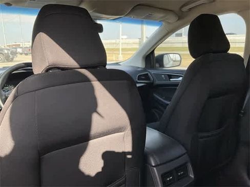 Used 2020 Ford Edge SE image 14