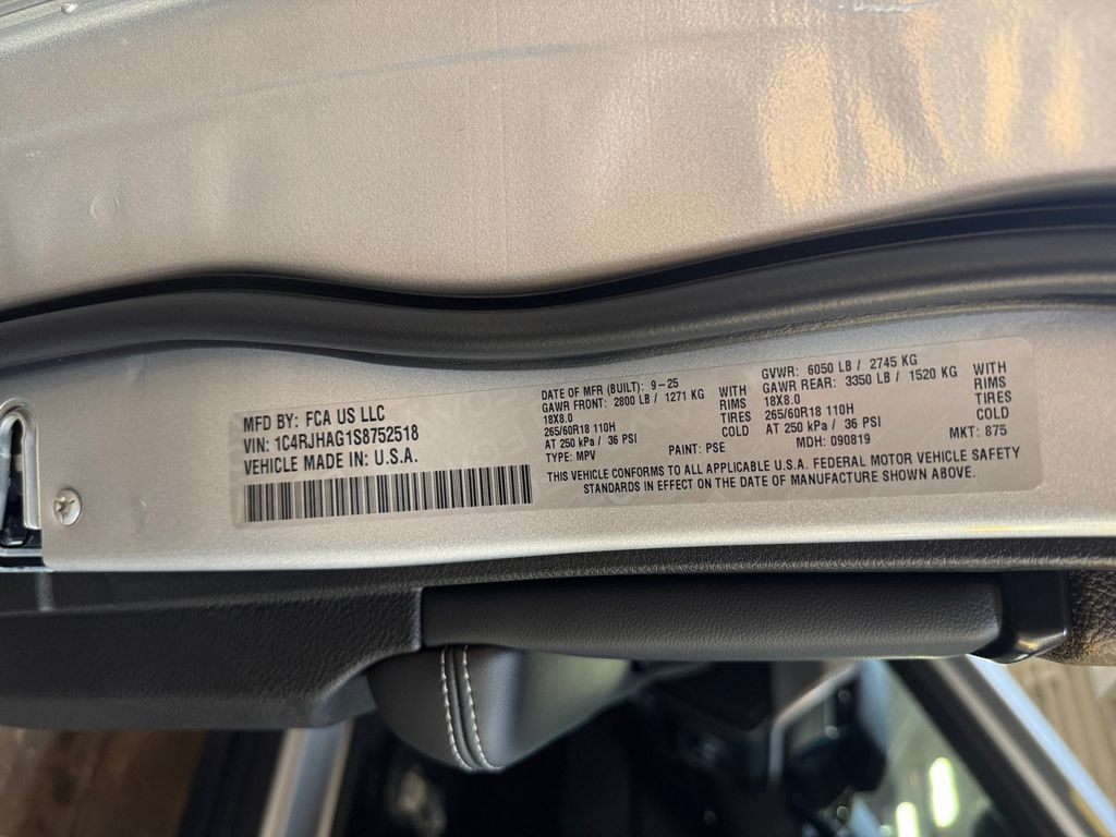 New 2025 Jeep Grand Cherokee Laredo X AWD/4WD image 31