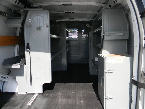 Used 2015 Chevrolet Express 2500 RWD image 5