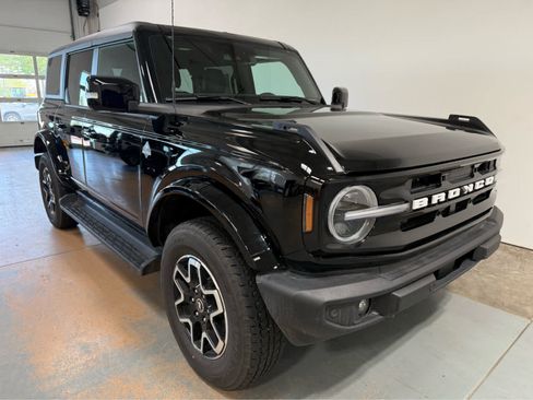 Used 2025 Ford Bronco Outer Banks AWD/4WD image 5