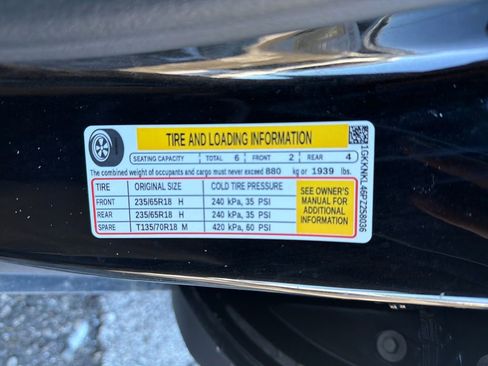 Used 2023 GMC Acadia SLE w/ Driver Convenience Package image 26