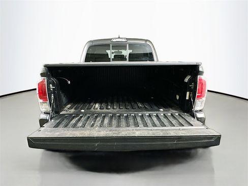 Used 2016 Toyota Tacoma Limited image 31