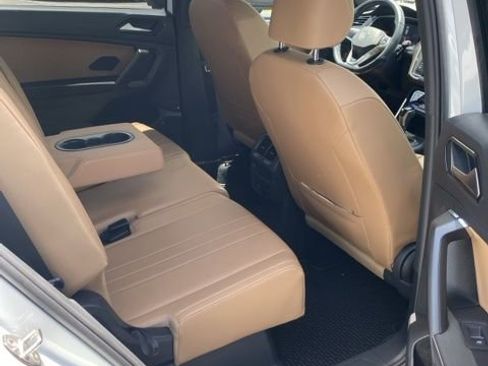 Used 2022 Volkswagen Tiguan SE R-Line FWD image 11