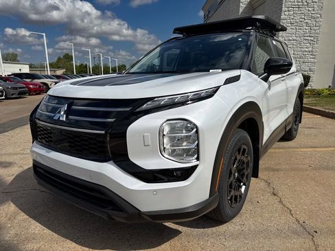 New 2026 Mitsubishi Outlander AWD image 3