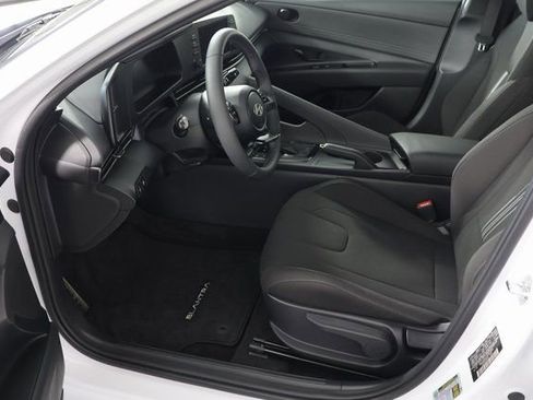 Certified 2025 Hyundai Elantra Sport image 18