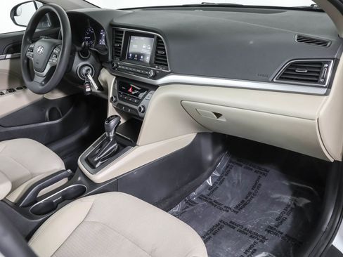 Used 2017 Hyundai Elantra SE image 43