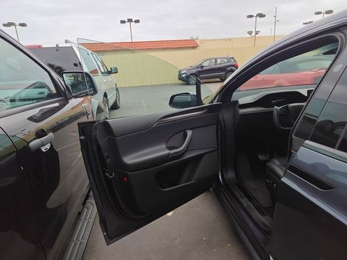Used 2023 Tesla Model X AWD/4WD image 5