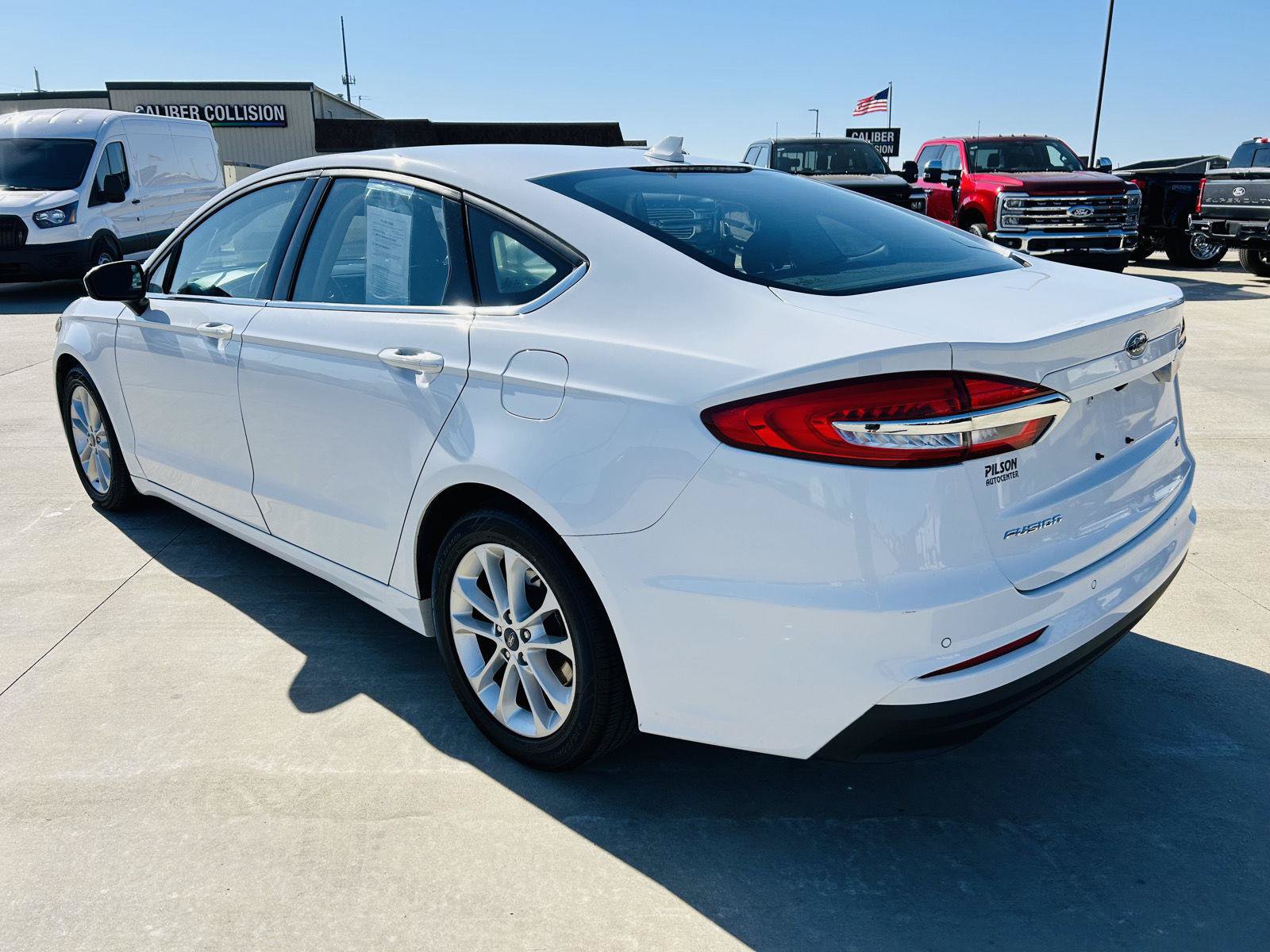 Used 2019 Ford Fusion SE FWD image 32