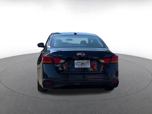 Used 2025 Nissan Altima 2.5 SV image 11