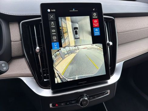 New 2026 Volvo XC90 B6 Plus w/ Protection Package Premier image 17