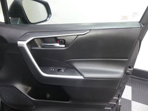 Used 2021 Toyota RAV4 XLE w/ Convenience Package AWD/4WD image 19