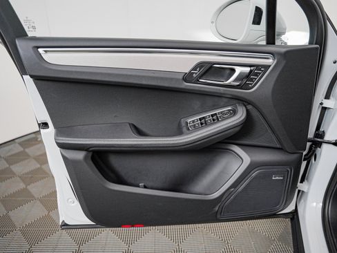 Certified 2026 Porsche Macan AWD/4WD image 26