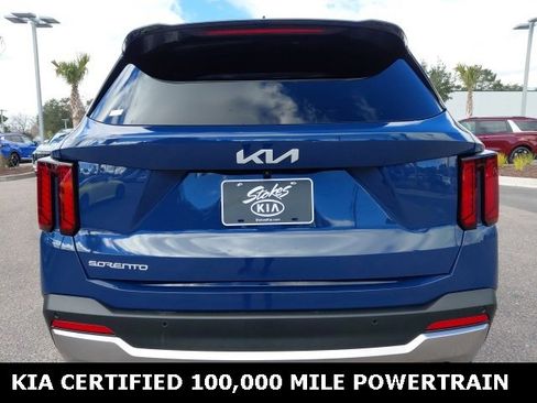 Certified 2024 Kia Sorento S image 6