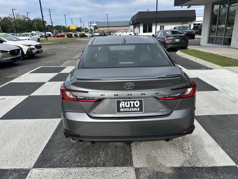 Used 2025 Toyota Camry SE w/ Convenience Package FWD image 4