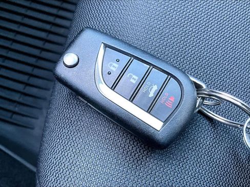 Used 2022 Toyota Corolla LE image 13