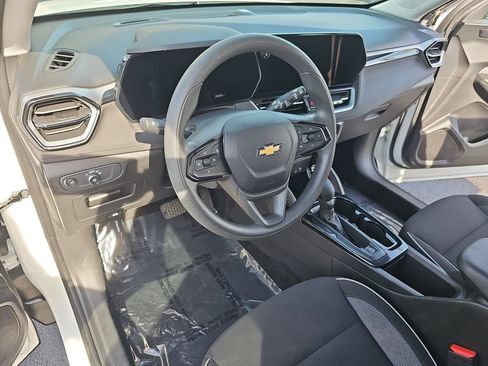 Used 2025 Chevrolet TrailBlazer LT AWD/4WD image 15