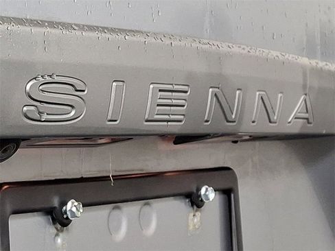 Used 2015 Toyota Sienna XLE image 32