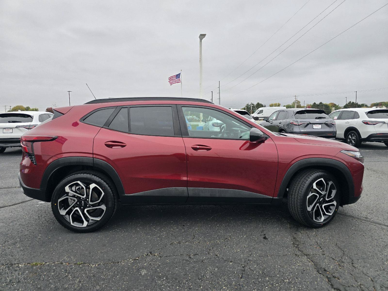 Used 2025 Chevrolet Trax RS FWD image 8