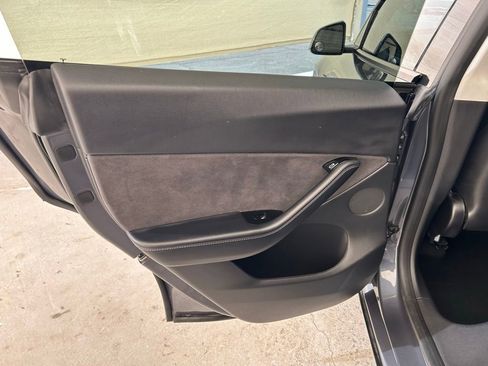 Used 2021 Tesla Model Y Long Range image 23