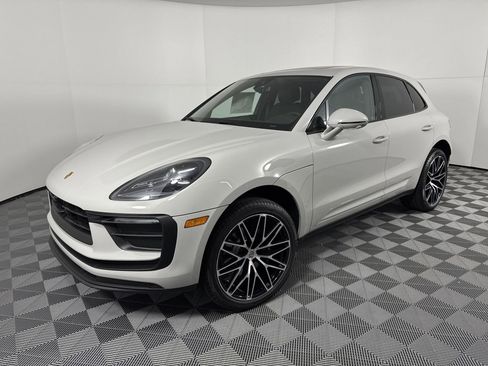 Certified 2025 Porsche Macan AWD/4WD image 1