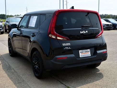 Used 2022 Kia Soul LX FWD image 4