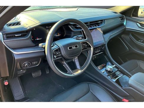 Certified 2025 Jeep Grand Cherokee Overland image 15