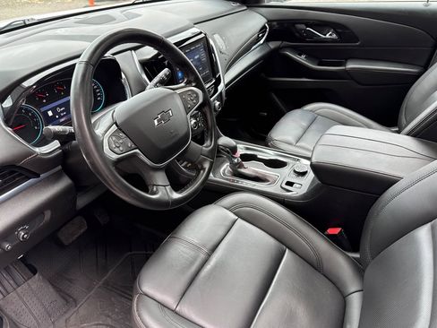 Used 2023 Chevrolet Traverse RS image 11