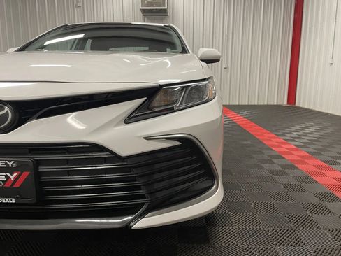 Used 2024 Toyota Camry LE image 9