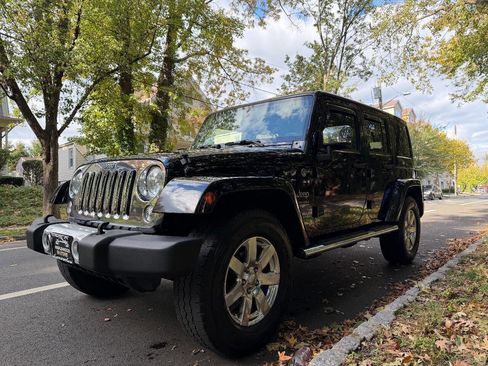 Used 2015 Jeep Wrangler Unlimited Sahara w/ Dual Top Group image 2